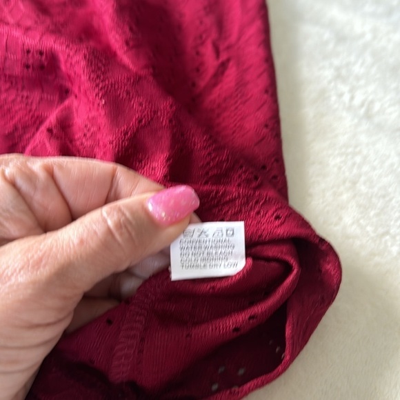 NWOT Eyelet notched flutter sleeve tshirt - Vneck-wine color-very soft. - Picture 8 of 8